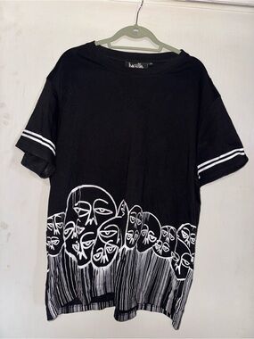 Black Short-Sleeve Graphic Tee with White Face Print